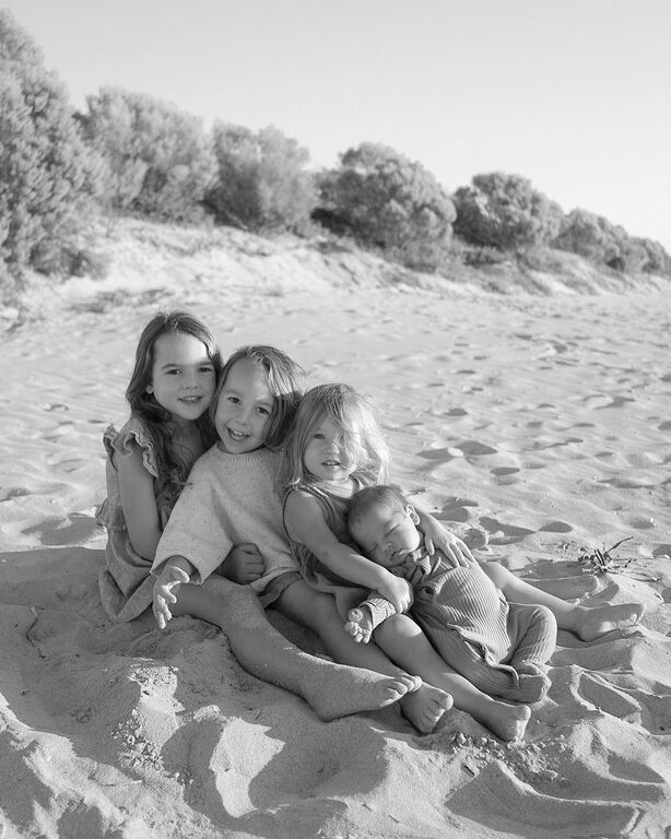 Μαμά φωτογραφίζει τα παιδιά της & δείχνει το δέσιμο που έχουν μεταξύ τους 