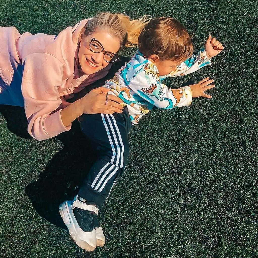 Θεωνά - Αναστασιάδης: Το σαλόνι τους έγινε... παιδότοπος - Δείτε φώτο