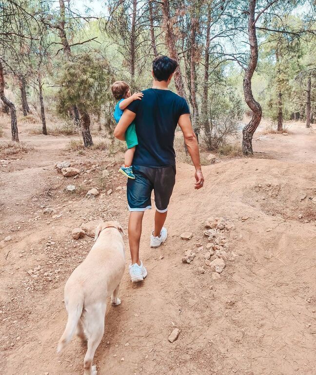 Θεωνά - Αναστασιάδης: Το σαλόνι τους έγινε... παιδότοπος - Δείτε φώτο