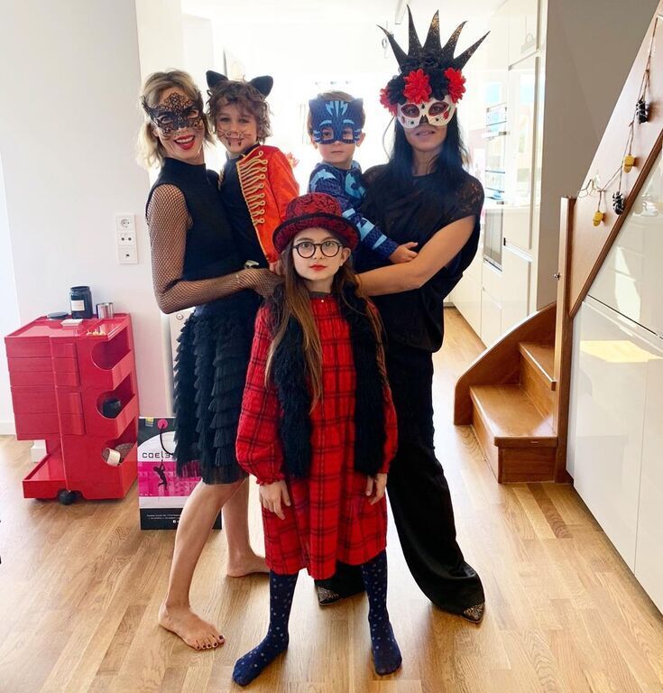 Ζενεβιέβ Μαζαρί: Κάνει εναέριο χορό με τη βοήθεια της κόρης της