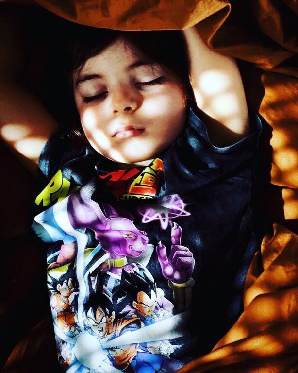 Ζενεβιέβ Μαζαρί: Κάνει εναέριο χορό με τη βοήθεια της κόρης της