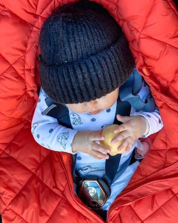 Στις περισσότερες αναρτήσεις με την κόρη της, η Νικολέττα Ράλλη αποφεύγει να δείξει το πρόσωπο το μωρού της, όχι όμως και τις δραστηριότητες που απολαμβάνουν μαζί. 