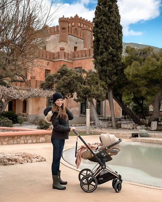 αλλά και βόλτες, τόσο κοντά στο σπίτι τους στο κέντρο της Αθήνας, όσο και στην εξοχή.