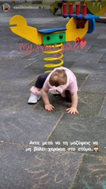 Τώρα που οι θερμοκρασίες ανεβαίνουν, οι κορδέλες αντικαταστάθηκαν με ανοιξιάτικες. 