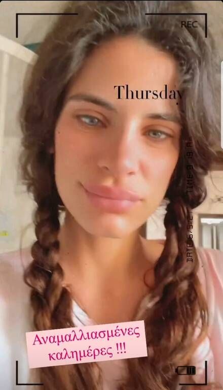 Οι αναμαλλιασμένες καλημέρες της Χριστίνας Μπόμπα και ο χορός στον καθρέφτη