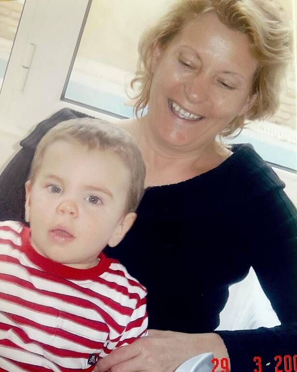 Ελένη Μενεγάκη: Δείτε αδημοσίευτες φώτο με αφορμή τη γιορτή της Μητέρας