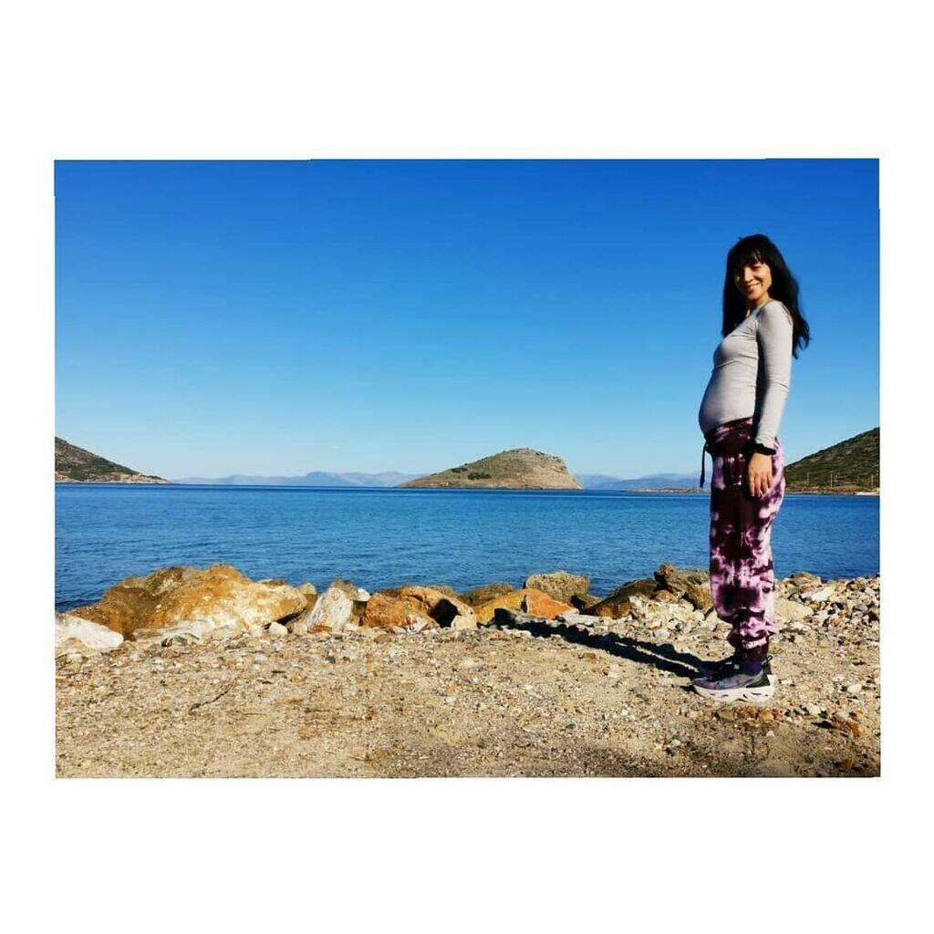 Γνωστή Ελληνίδα ηθοποιός κάνει yoga στον 9ο μήνα εγκυμοσύνης (pics)