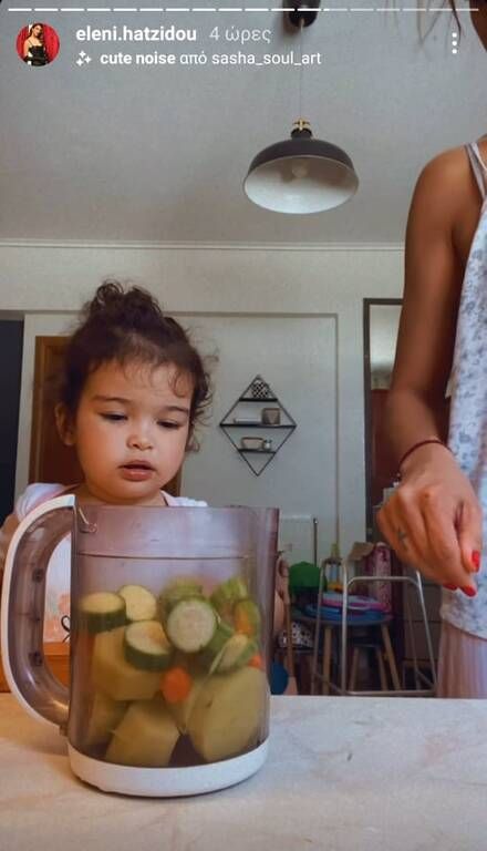 Ελένη Χατζίδου: Στην κουζίνα με την κόρη της - Δείτε τι έφτιαξαν