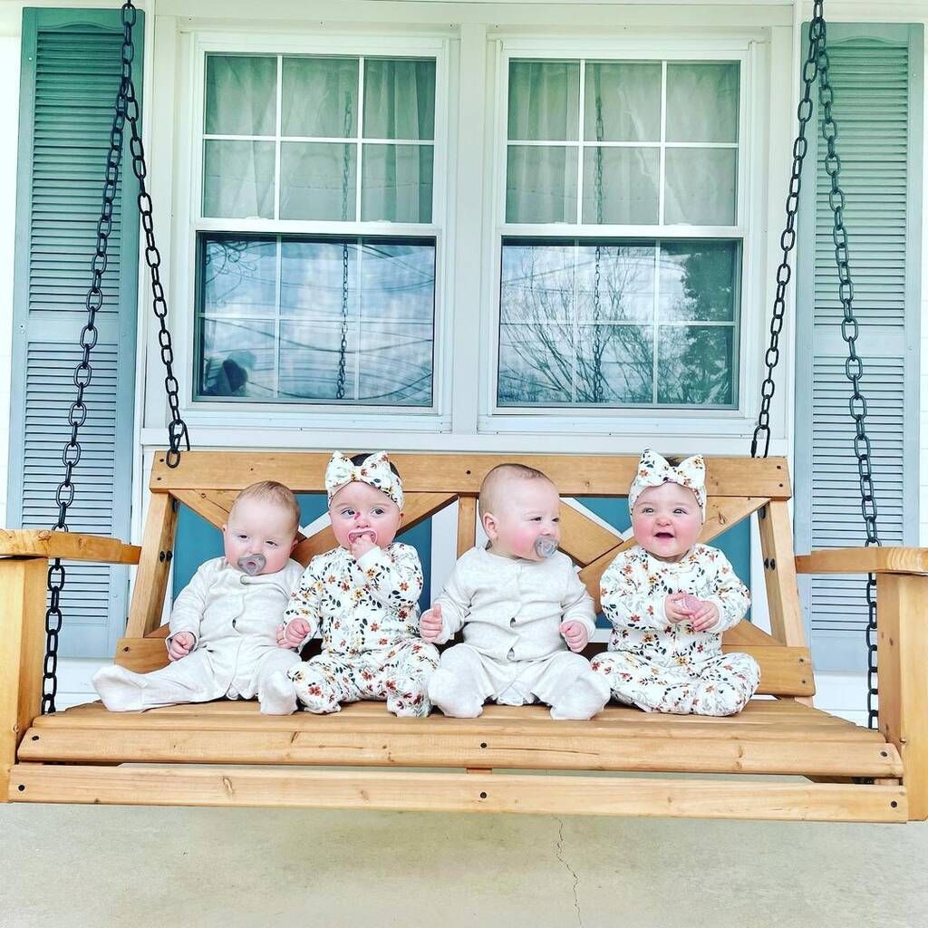 Μαμά φωτογραφίζει τα τετράδυμα παιδιά της σε απολαυστικές πόζες