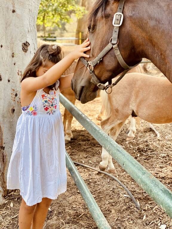 Δέσποινα Καμπούρη: Λενιώ μου! Χρόνια πολλά στο πιο καλόψυχο κοριτσάκι του κόσμου με το πιο καθαρό βλέμμα! Να χαίρεστε τις Ελενίτσες σας! ❤️