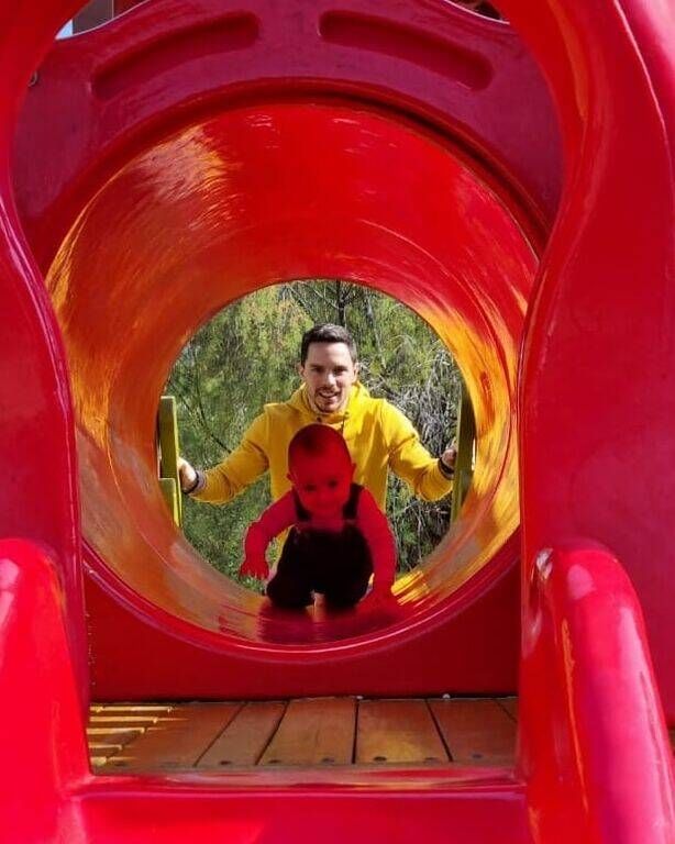 Λευτέρης Πετρούνιας: Θέλει να δουλέψει και η μεγάλη του κόρη δεν τον αφήνει