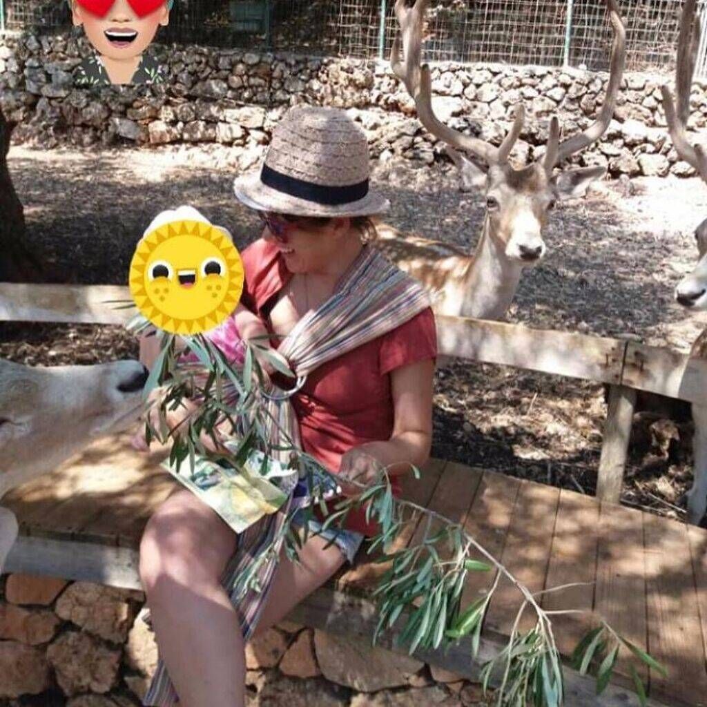 Κλέλια Ρένεση: Στη θάλασσα με την κόρη της, Κοραλία