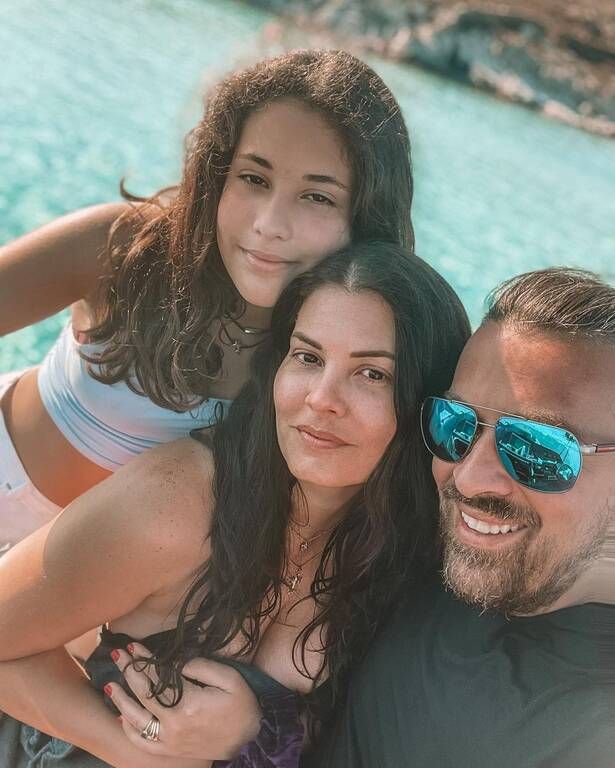 Κορινθίου - Αϊβάζης: Οι διακοπές με την κόρη τους στην Τήνο - Δείτε φώτο 