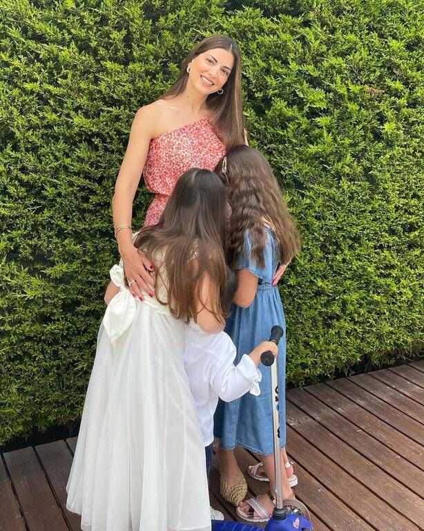 Σταματίνα Τσιμτσιλή: Διώροφη & εντυπωσιακή η τούρτα γενεθλίων της κόρης της