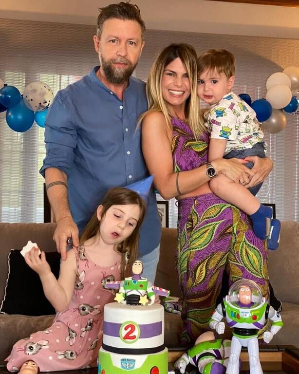 Ο Αντώνης Jr Βαρδής έγινε 2 ετών - Οι αναρτήσεις των γονιών του