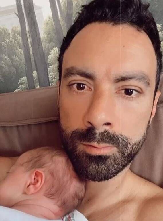 Σάκης Τανιμανίδης: Ανάμεσα σε μπιμπερό και πάνες - Η ξεκαρδιστική ανάρτηση