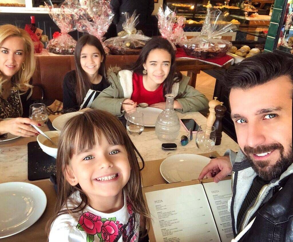 Θάνος Πετρέλης: Φωτογράφισε την κόρη του στο πιλοτήριο αεροπλάνου 