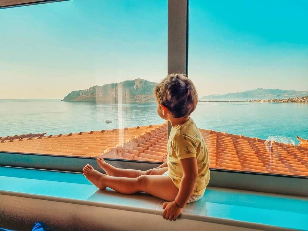 Τζένη Θεωνά: Ο γιος της δροσίζεται στη βεράντα του σπιτιού – Δείτε φώτο