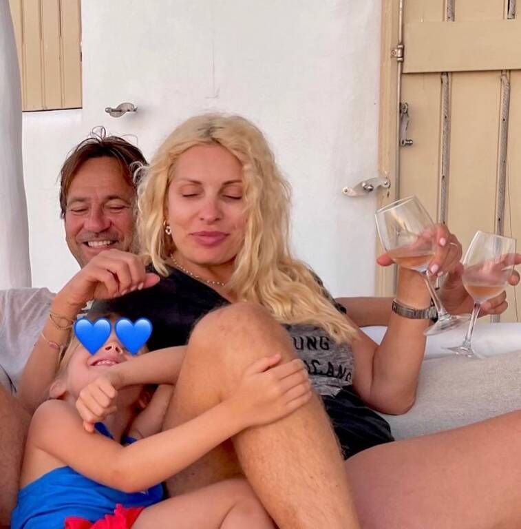 Ελένη Μενεγάκη: Οι καλοκαιρινές φώτο της Μαρίνας είναι το κάτι άλλο