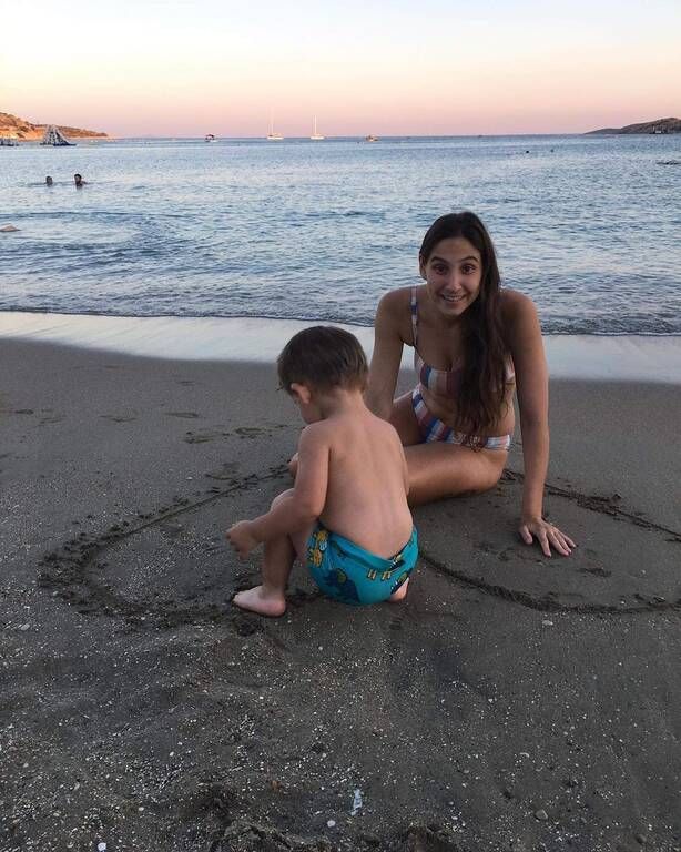 Φωτεινή Αθερίδου: Δείτε πώς φωτογράφισε τον σύντροφό της στη πισίνα 