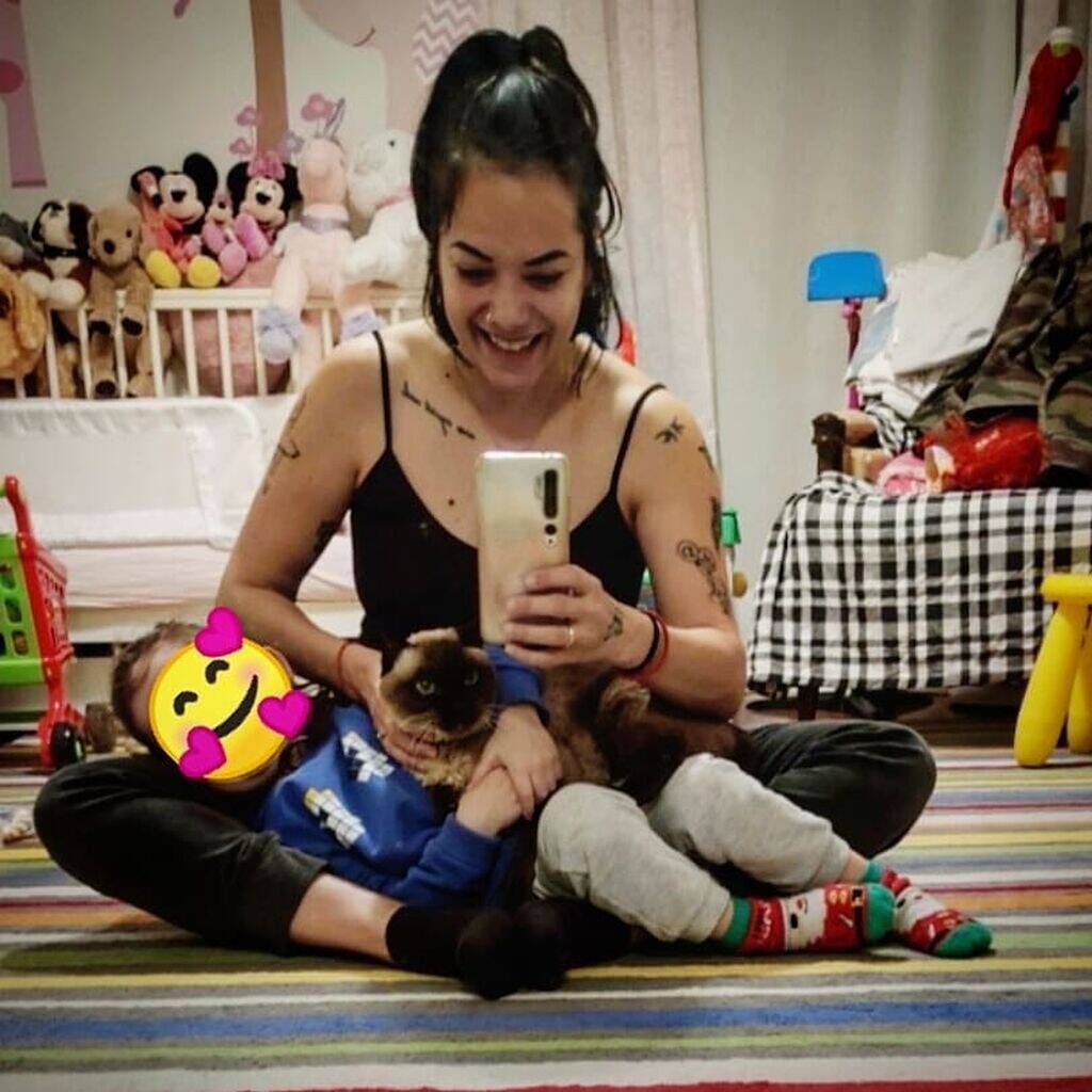 Τρεις γενιές μαζί: Η Κατερίνα Τσάβαλου ποζάρει με τη μητέρα και την κόρη της