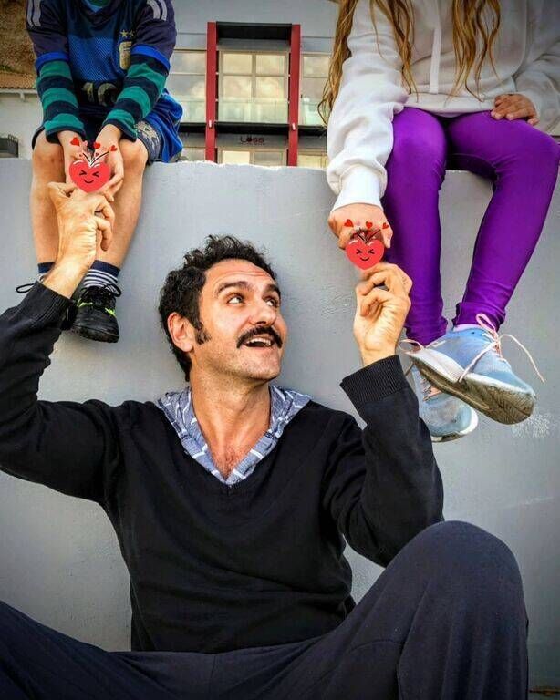 Ο Μελέτης Ηλίας με την γυναίκα του στο χωριό - Τη φώτο έβγαλε ο γιος του