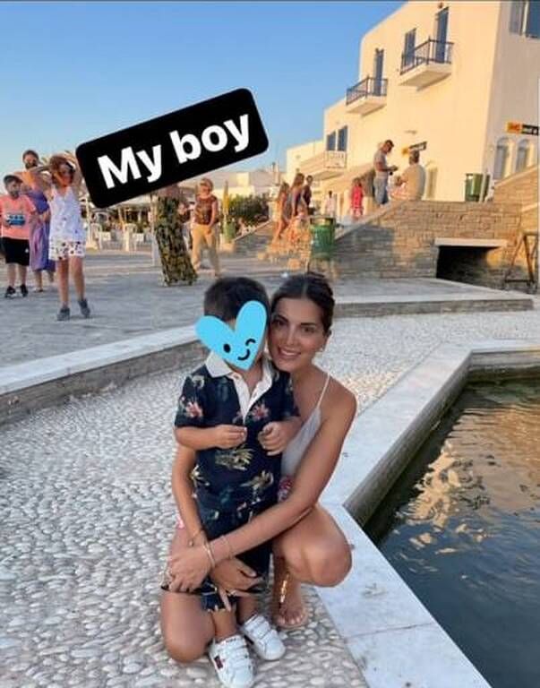Σταματίνα Τσιμτσιλή: Μια πόζαρε με τον γιο της