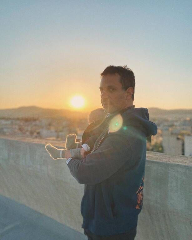 Χρανιώτης - Αβασκαντήρα: Η τρυφερή φωτογραφία με τον γιο τους στην Τήνο