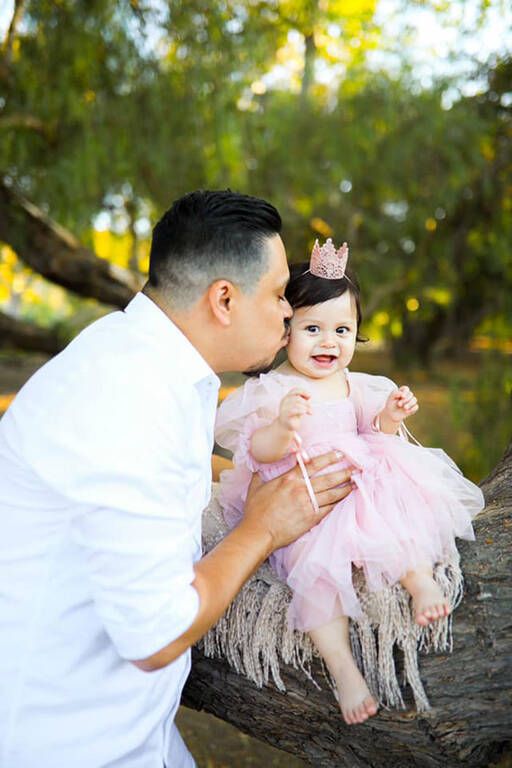 Συγκινούν οι φωτογραφίες μπαμπά και κόρης για έναν πολύ ιδιαίτερο λόγο