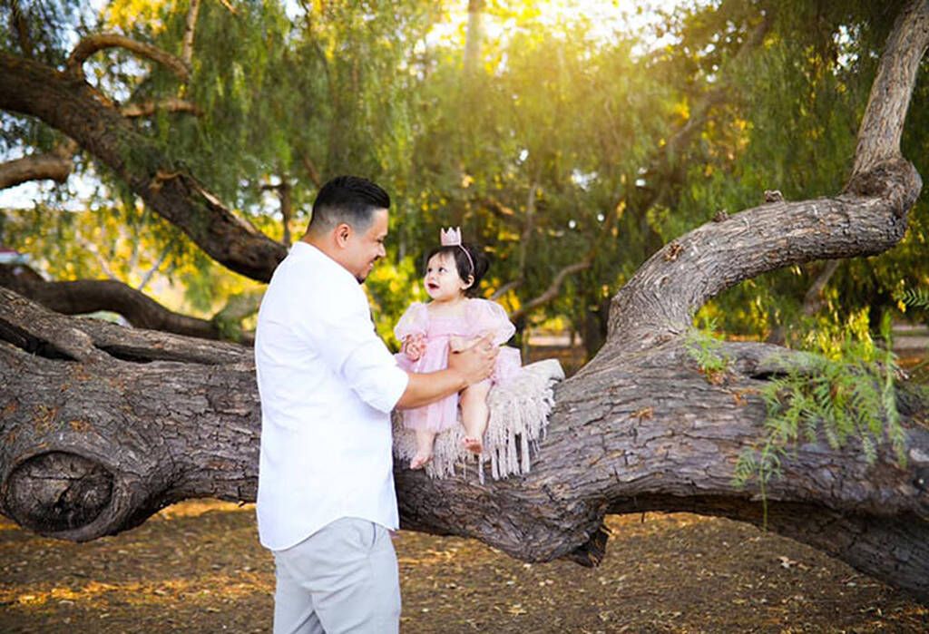 Συγκινούν οι φωτογραφίες μπαμπά και κόρης για έναν πολύ ιδιαίτερο λόγο