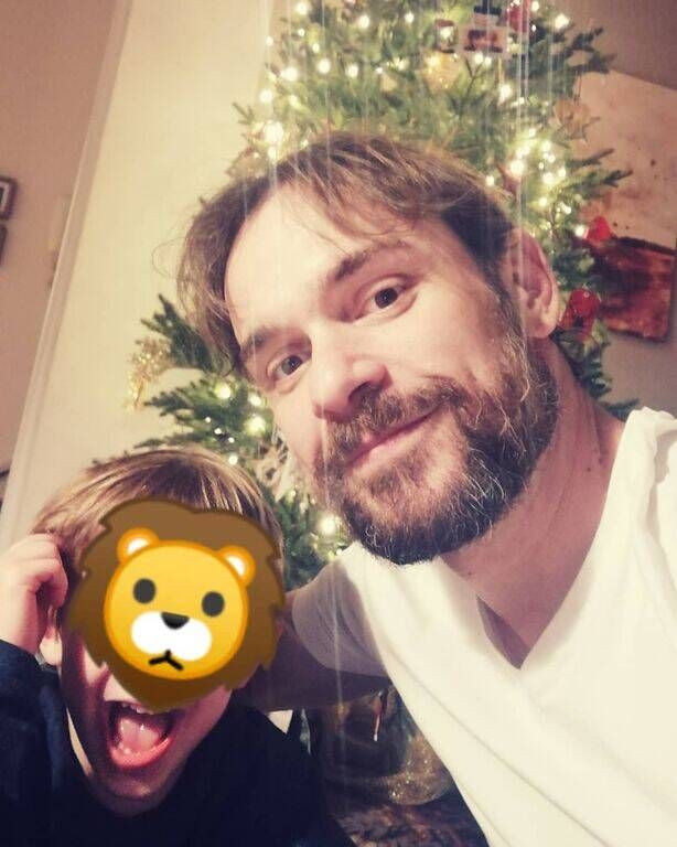 Νίκος Πουρσανίδης: Σπάνια φωτογραφία με τον γιο του μετά από καιρό