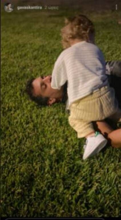 Γιώργος Χρανιώτης: Παιχνίδια με τον γιο του στο γρασίδι