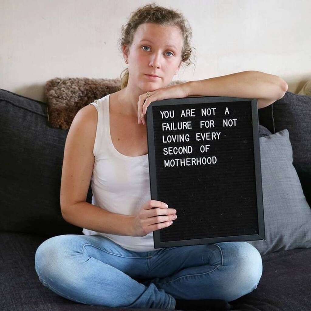 "Δεν έχεις αποτύχει ως μαμά, εάν δεν αγαπάς κάθε λεπτό της μητρότητας" /  Instagram @annamagnussen_