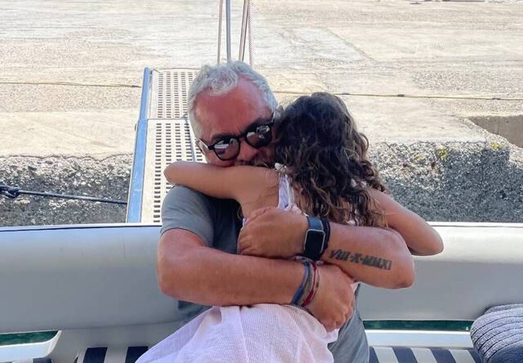 Ζήνα- Λύρας: Η κόρη τους έγινε 10 ετών -Οι ευχές και η όμορφη τούρτα