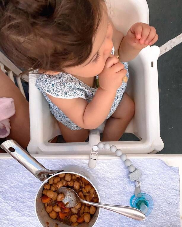 Νικολέττα Ράλλη: Ποζάρει με την κόρη της στον ισθμό της Κορίνθου (εικόνες)