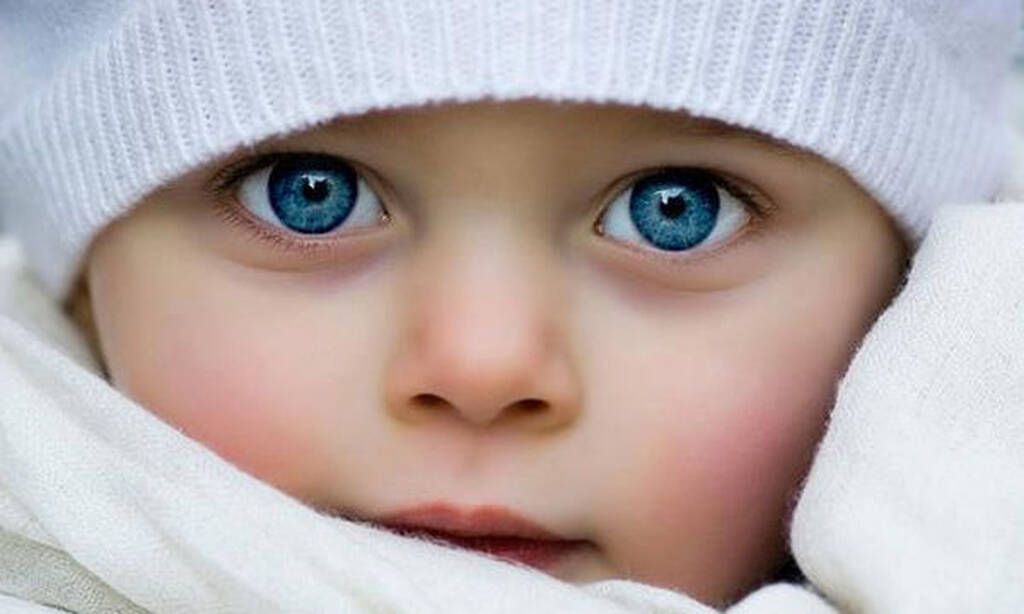 Μασάζ στο μάτι
Για να ανοίξετε τον δακρυϊκό πόρο θα μπορούσατε να κάνετε μασάζ στο μάτι του μωρού. Ο γιατρός θα σας υποδείξει τον σωστό τρόπο . Πρέπει να βάλετε το δείκτη του χεριού σας στη γωνία που σχηματίζει το μάτι με τη μύτη κάνοντας μασάζ στην περι