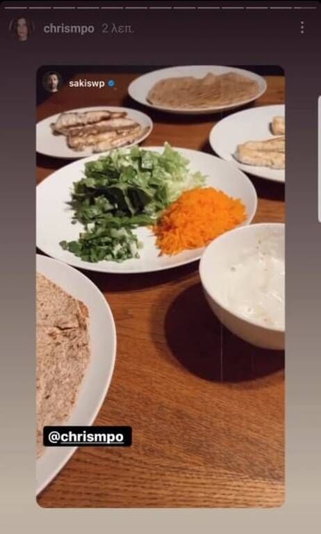 Βραδινό: Σαλάτα και wrap ολικής με σος γιαουρτιού με λεμόνι, κοτόπουλο, τριμμένο καρότο, μαρούλι, πράσινο κρεμμυδάκι και φρέσκο μαρούλι.