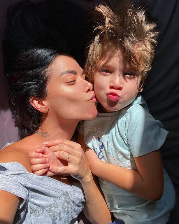 Τζο Λαζοπούλου: Ηχογράφησε το πρώτο τραγούδι με τον γιο της (εικόνες)