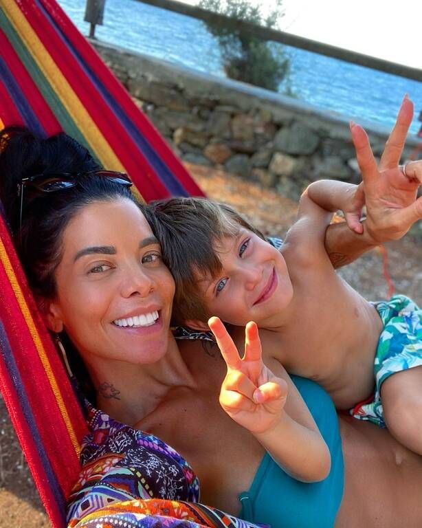 Τζο Λαζοπούλου: Ηχογράφησε το πρώτο τραγούδι με τον γιο της (εικόνες)