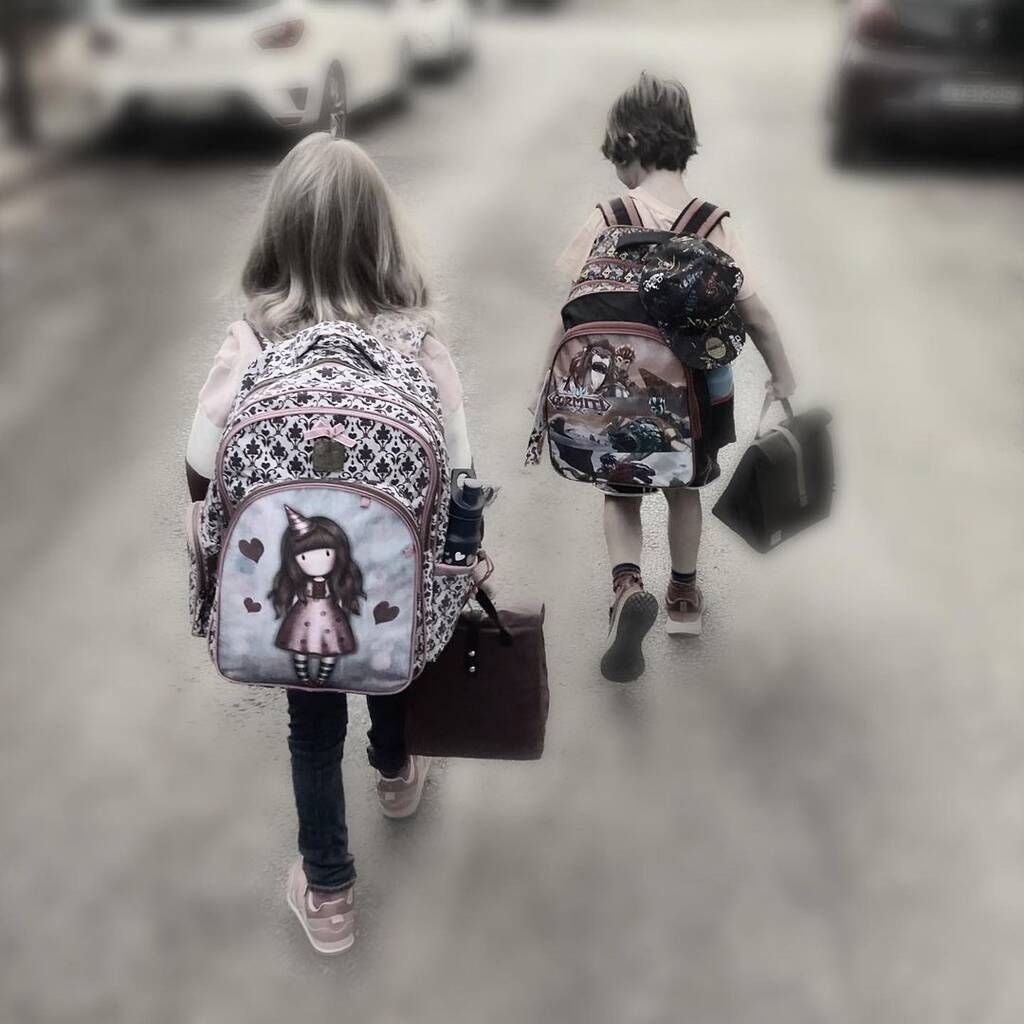 Ρούλα Ρέβη: Απαθανάτισε την κόρη της να κάνει aerial yoga