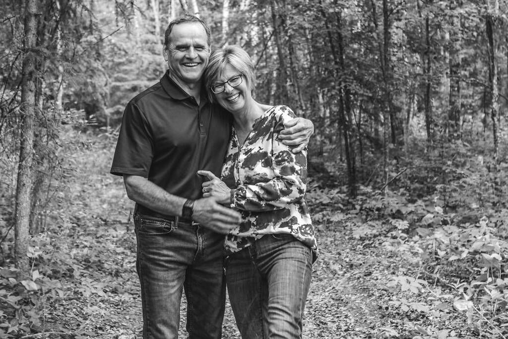 Οικογένεια: 102 παντρεμένα ζευγάρια φωτογραφήθηκαν για καλό σκοπό (εικόνες)