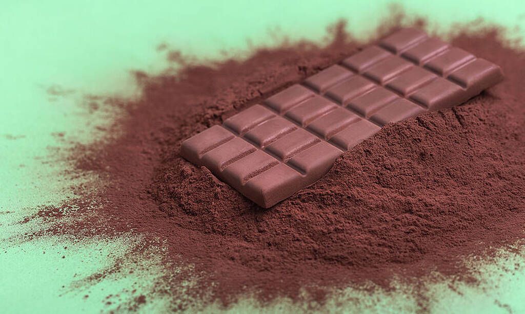 Μαύρη σοκολάτα και κακάο: Η μαύρη σοκολάτα είναι νόστιμη, πλούσια και χορταστική. Είναι επίσης γεμάτη με αντιοξειδωτικά που μειώνουν τη φλεγμονή. Αυτά μπορεί να μειώσουν τον κίνδυνο ασθένειας και να οδηγήσουν σε υγιέστερη γήρανση.

Οι φλαβανόλες είναι υ