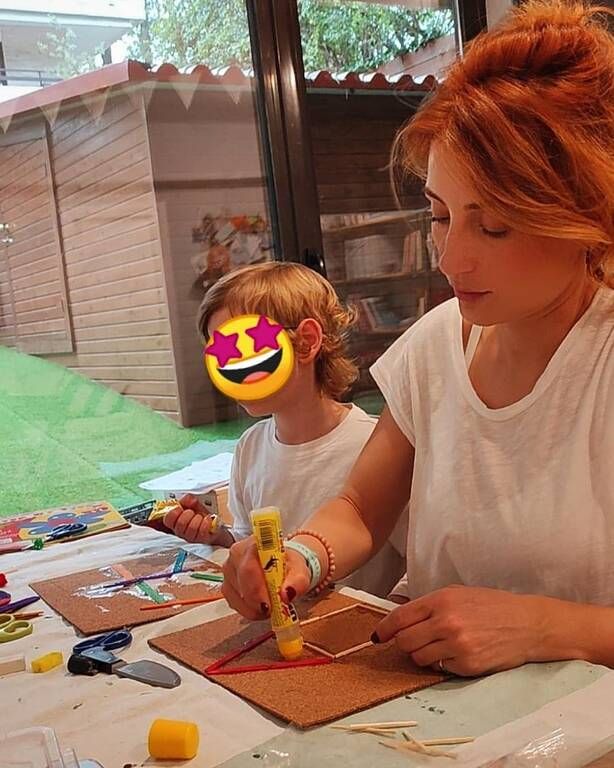 Ευδοκία Ρουμελιώτη: Παιχνίδια στο σαλόνι με τον σύζυγό της και τα παιδιά 