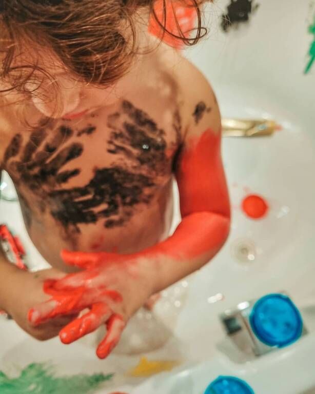 Τζένη Θεωνά: «Αγνώριστος» ο γιος της – Βάφτηκε από την κορυφή ως τα νύχια