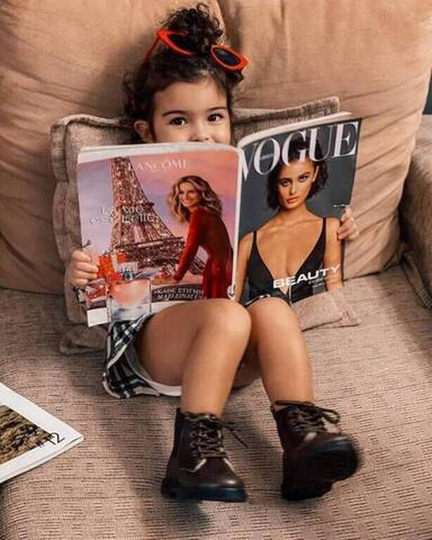 Ελένη Χατζίδου: Έβαλε το ίδιο αξεσουάρ με την κόρη της (εικόνες)