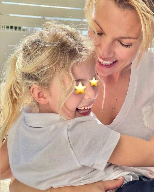 Βίκυ Καγιά: Το εντυπωσιακό χριστουγεννιάτικο δέντρο που στόλισε με τα παιδιά της