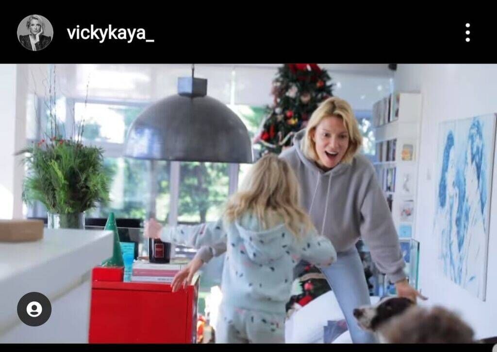 Βίκυ Καγιά: Το εντυπωσιακό χριστουγεννιάτικο δέντρο που στόλισε με τα παιδιά της