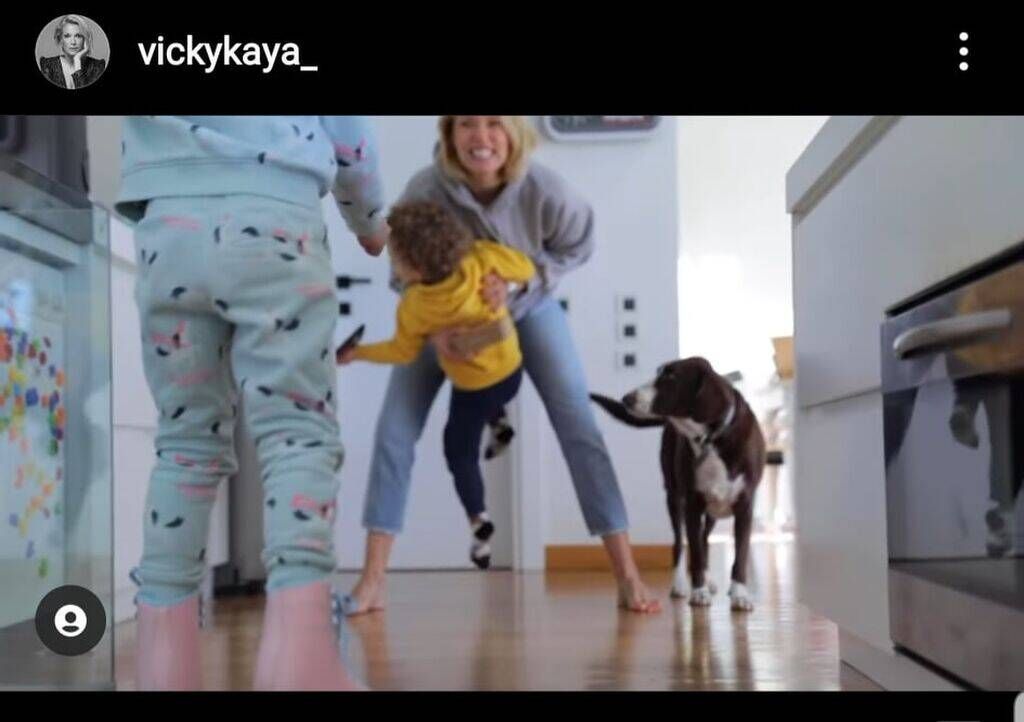 Βίκυ Καγιά: Το εντυπωσιακό χριστουγεννιάτικο δέντρο που στόλισε με τα παιδιά της