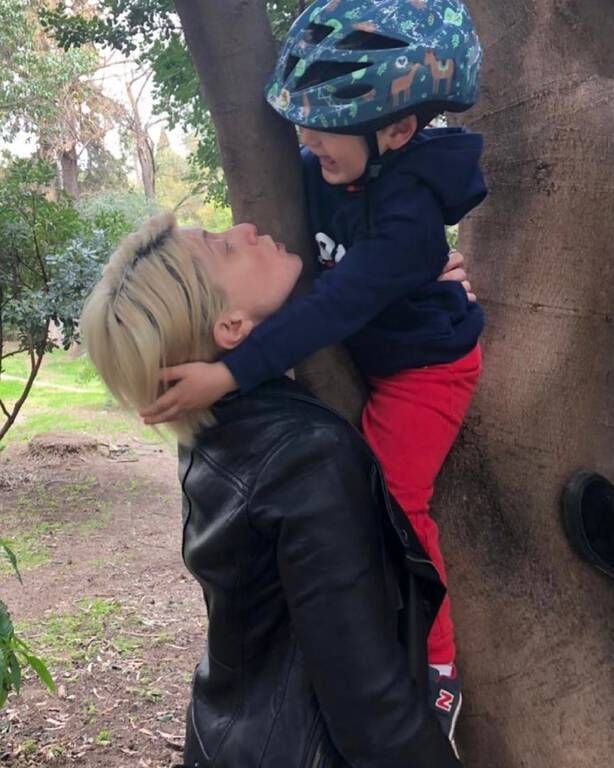 Σία Κοσιώνη: Φωτογραφήθηκε αγκαλιά με τον γιο της και έστειλε ένα αισιόδοξο μήνυμα