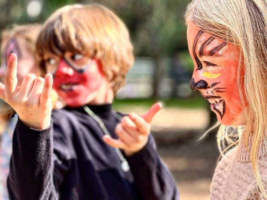 Ρούλα Ρέβη: Φύτεψε λαχανικά με τα παιδιά της (εικόνες)